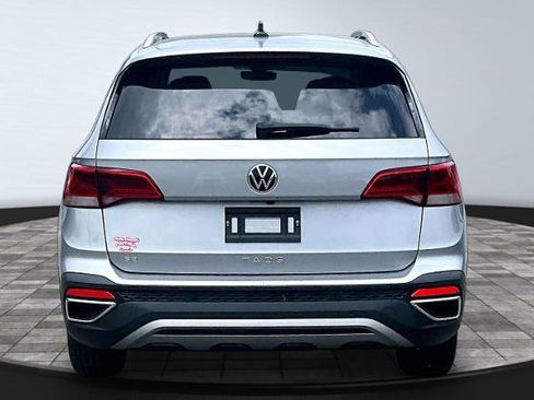 Used 2024 Volkswagen Taos SE FWD image 4