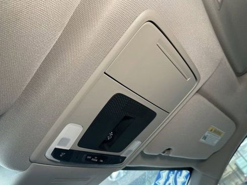 Used 2023 Honda CR-V EX-L image 16