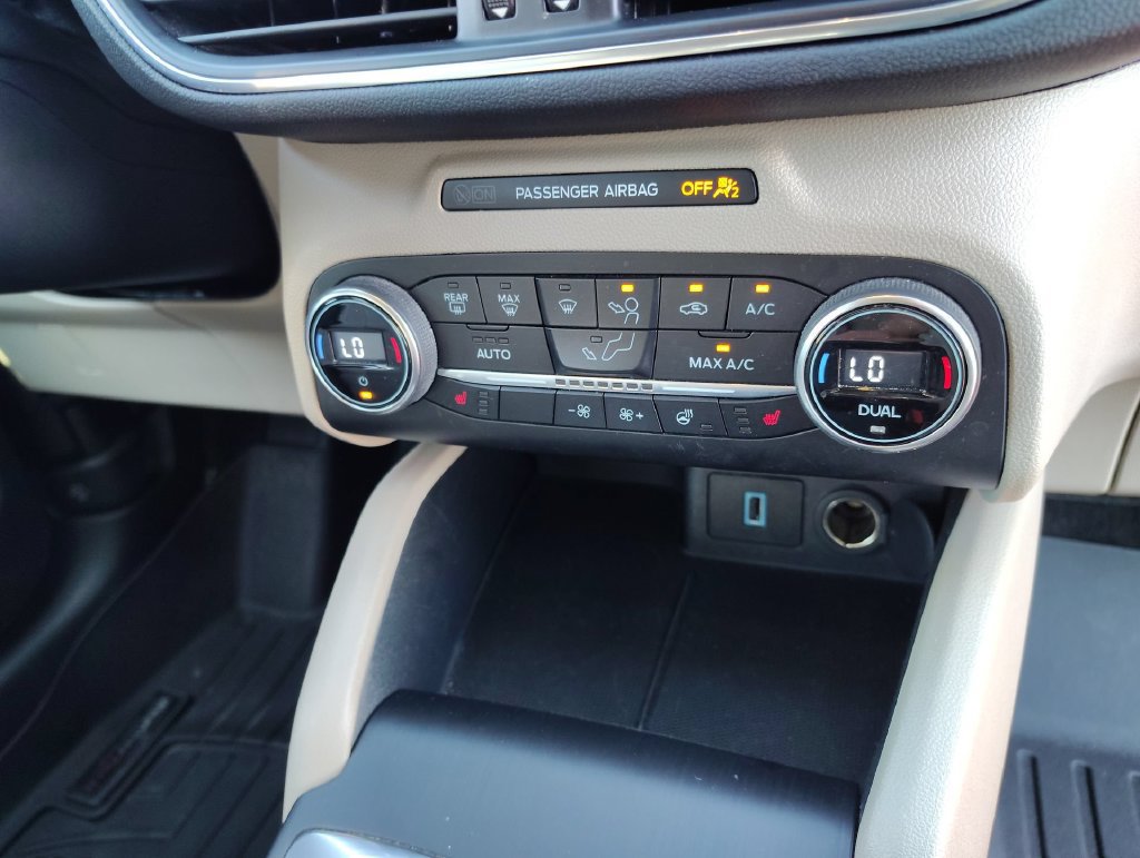 Used 2020 Ford Escape Titanium AWD/4WD image 27