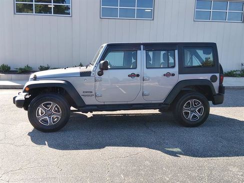 Used 2016 Jeep Wrangler Unlimited Sport w/ Connectivity Group AWD/4WD image 6