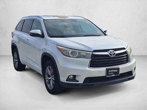 Used 2015 Toyota Highlander XLE FWD image 3