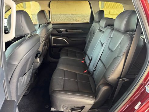 Used 2023 Kia Telluride EX image 19