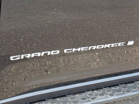 Used 2021 Jeep Grand Cherokee L Limited AWD/4WD image 35