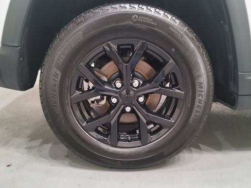 Used 2024 Jeep Grand Cherokee Altitude image 44