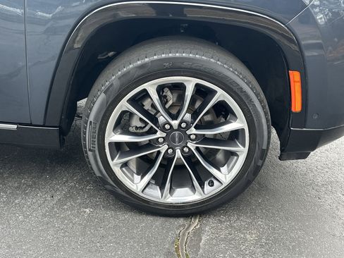 Used 2024 Jeep Wagoneer L Series III w/ Premium Group I image 15