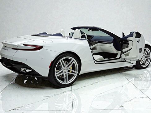 Used 2026 Aston Martin DB12 Convertible RWD image 10