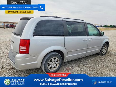 Used 2010 Chrysler Town & Country Touring FWD image 4