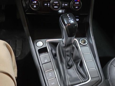 Used 2024 Volkswagen Jetta SE image 16