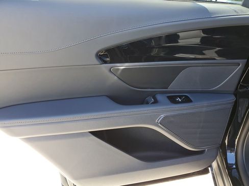 New 2026 Lincoln Nautilus Premier AWD/4WD image 8