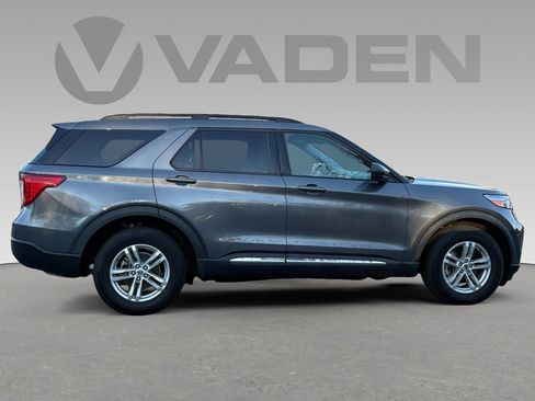 Used 2022 Ford Explorer XLT w/ Equipment Group 202A image 6