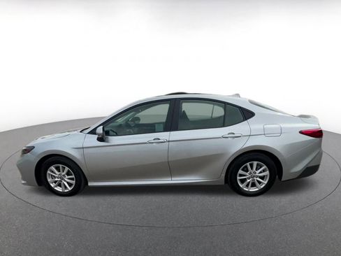 Used 2025 Toyota Camry LE image 9