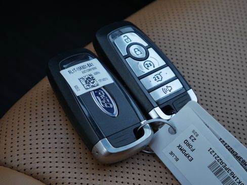 Certified 2023 Ford Expedition Max Platinum image 42