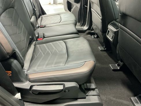 Used 2024 Nissan Pathfinder Platinum w/ Cargo Package image 31