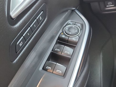 Used 2025 Cadillac XT4 Premium Luxury FWD image 13