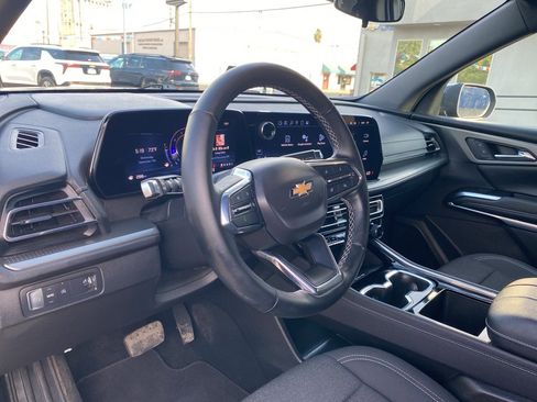 Used 2025 Chevrolet Traverse LT image 30