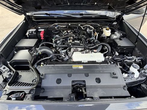 Used 2025 Toyota Tacoma SR5 AWD/4WD image 29
