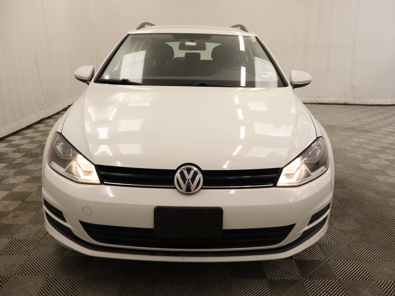 Used 2017 Volkswagen Golf S FWD image 4