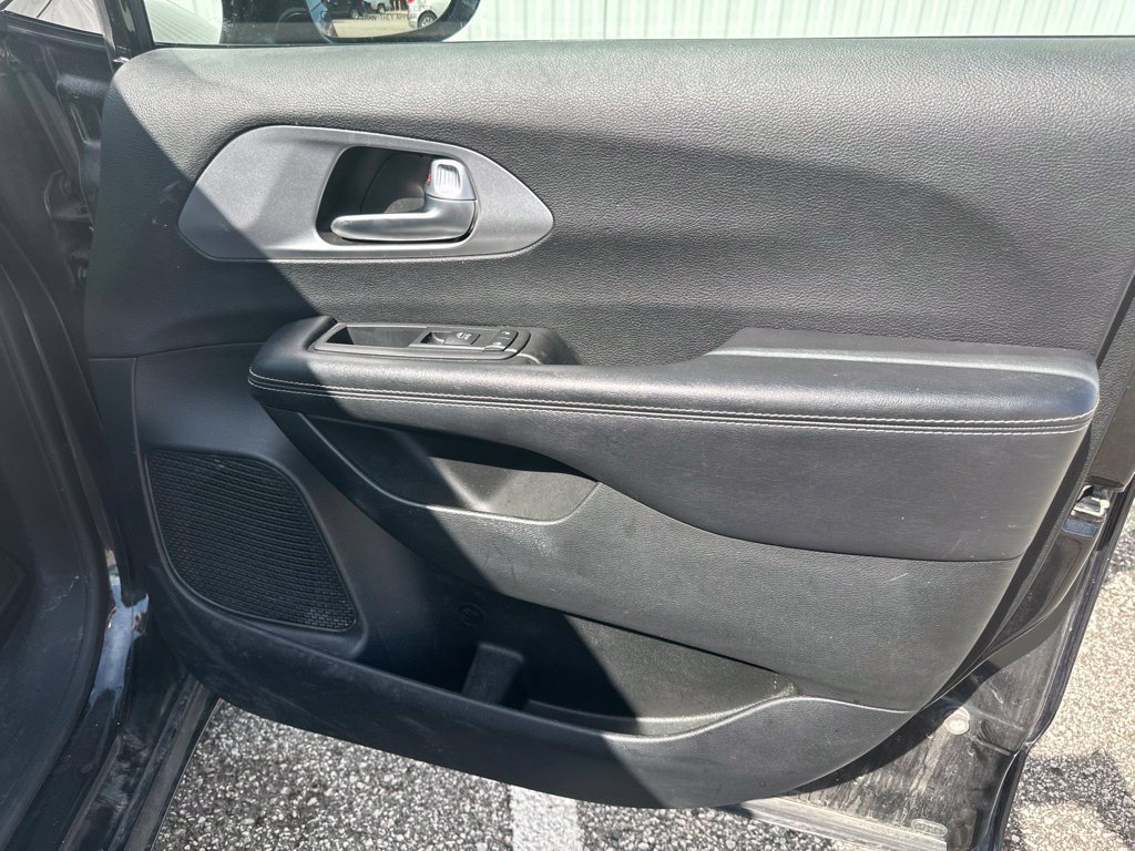 Used 2018 Chrysler Pacifica Touring Plus w/ S Appearance Package FWD image 29