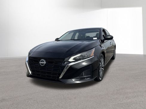 Used 2024 Nissan Altima 2.5 SV FWD image 32