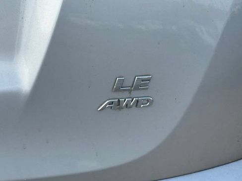 Used 2017 Toyota RAV4 LE AWD/4WD image 10