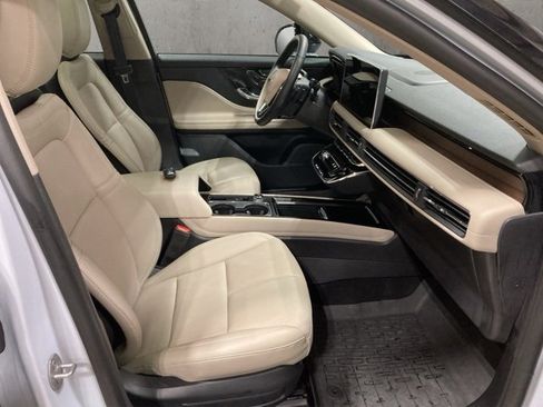 Used 2025 Lincoln Corsair Reserve image 19