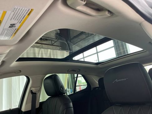 Used 2023 Buick Envision Avenir AWD/4WD image 3