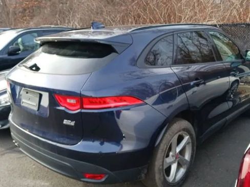 Used 2018 Jaguar F-PACE Premium image 2