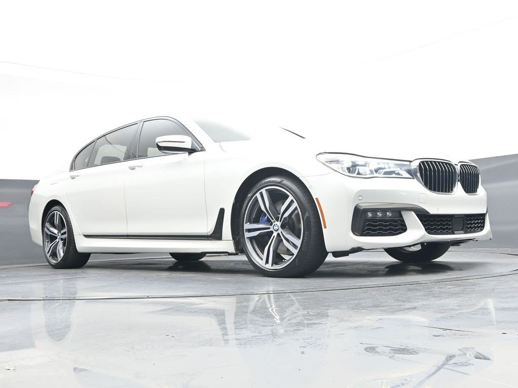 Used 2019 BMW 750i xDrive w/ Executive Package AWD/4WD image 29