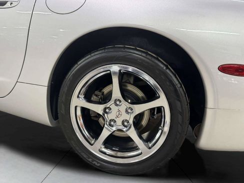 Used 2001 Chevrolet Corvette Coupe w/ Preferred Equipment Group1 RWD image 38