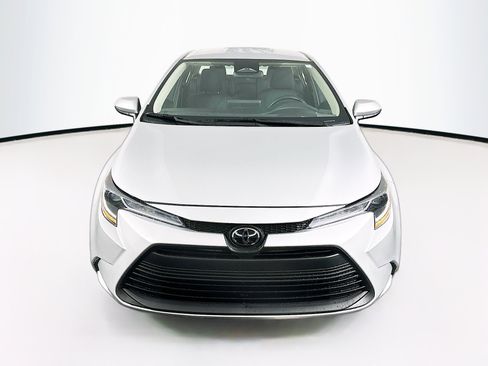 Used 2024 Toyota Corolla LE image 2