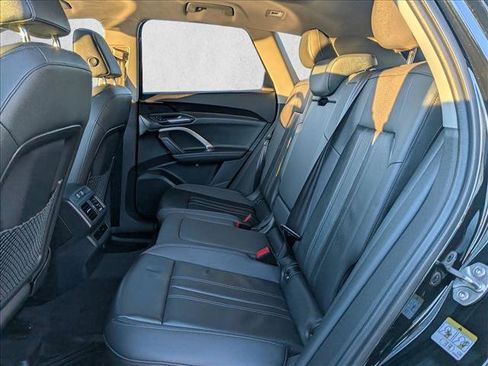 Used 2025 Audi Q5 Premium w/ Convenience Package image 19