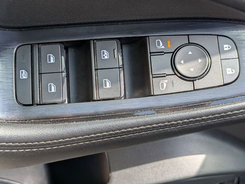 Used 2024 Nissan Rogue SV AWD/4WD image 14