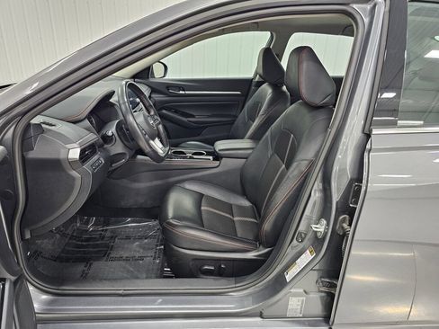 Used 2024 Nissan Altima 2.5 SR FWD image 11
