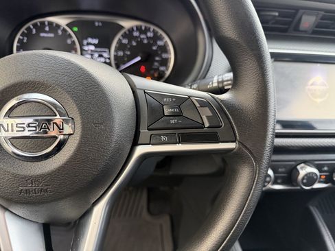 Used 2018 Nissan Kicks S image 18