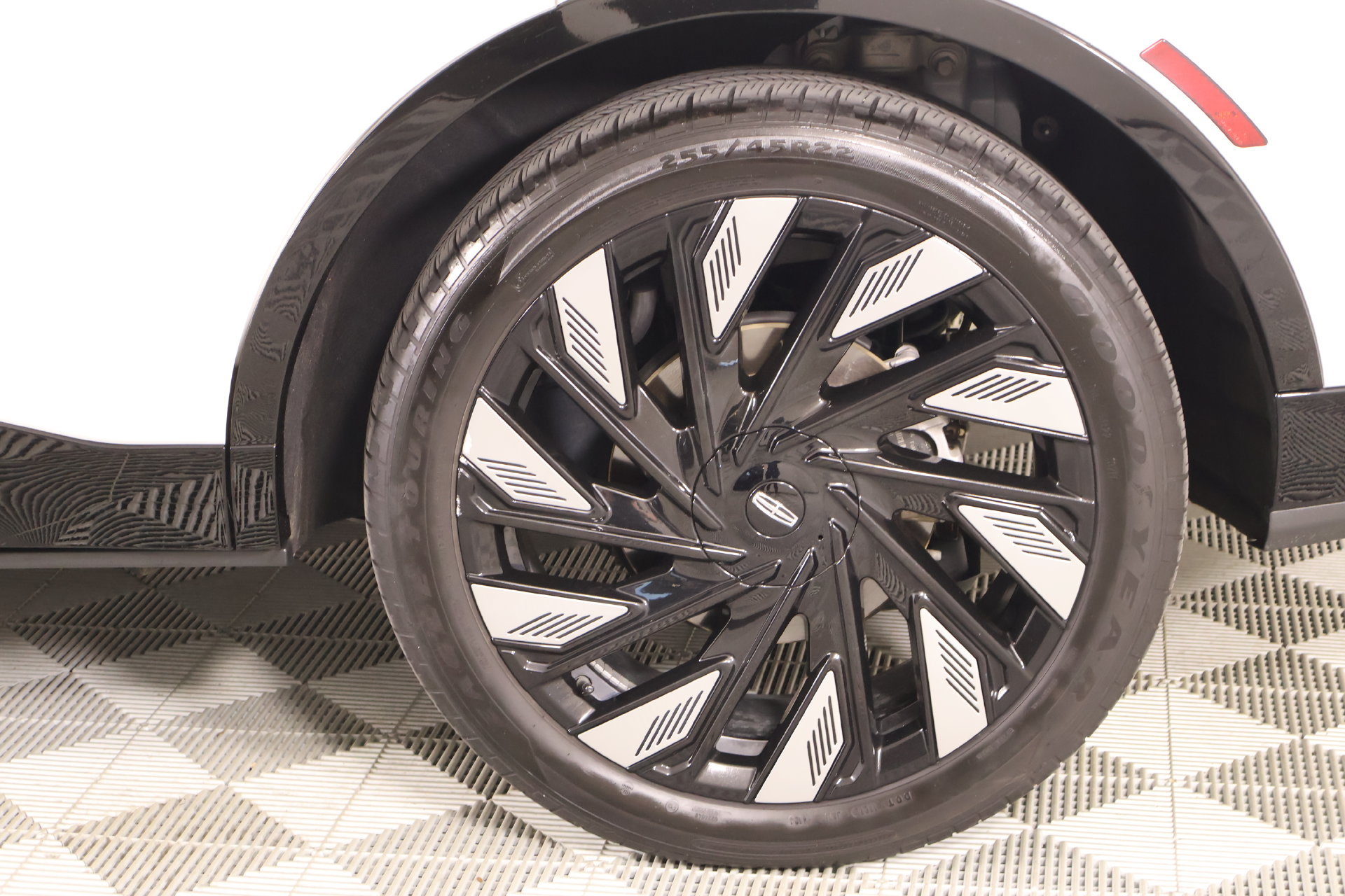 Used 2025 Lincoln Nautilus Reserve w/ Jet Appearance Package AWD/4WD image 22