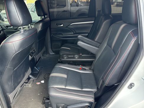 Used 2019 Toyota Highlander SE AWD/4WD image 13