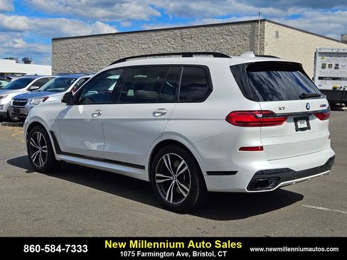 Used 2021 BMW X7 M50i image 2