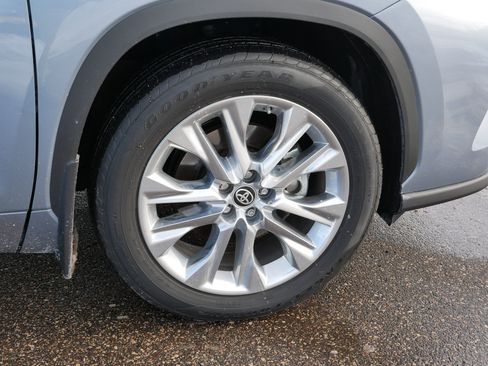 Used 2024 Toyota Highlander Limited image 15