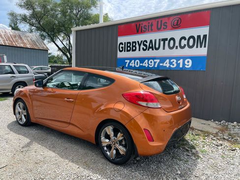 Used 2013 Hyundai Veloster w/ Style Pkg FWD image 2