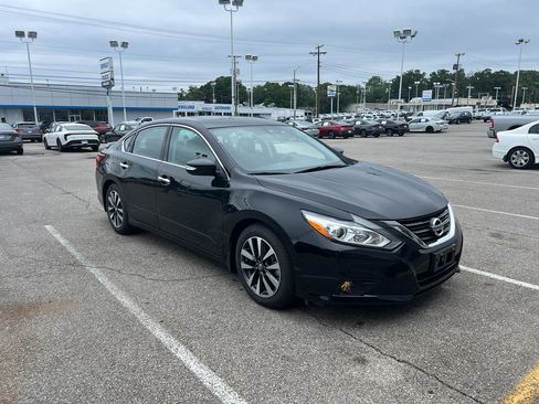 Used 2016 Nissan Altima 2.5 SL w/ Moonroof Package FWD image 3