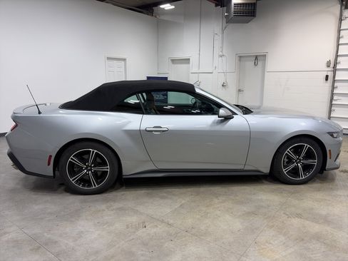 Used 2024 Ford Mustang Premium image 7