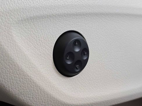 Used 2024 Mercedes-Benz GLE 350 4MATIC image 26