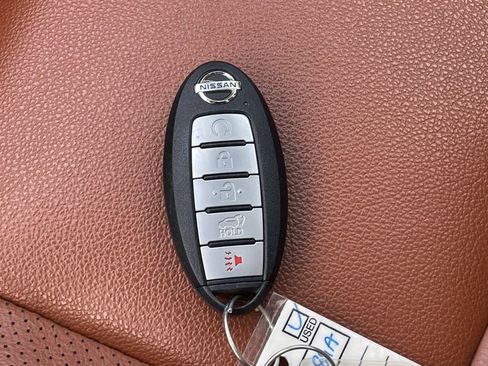 Used 2019 Nissan Rogue SL w/ Premium Package image 31