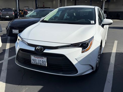 Used 2025 Toyota Corolla LE image 3