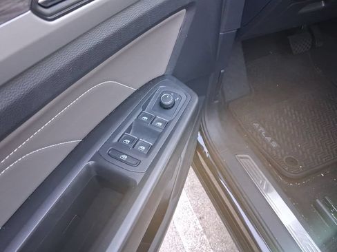 Used 2023 Volkswagen Atlas Cross Sport SE w/ Black Wheel Package FWD image 7