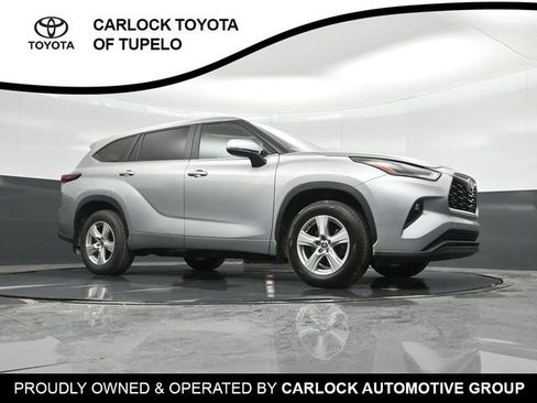 Used 2024 Toyota Highlander LE image 34
