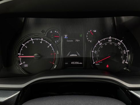 Used 2022 Toyota 4Runner SR5 RWD image 38