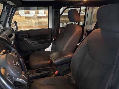 Used 2017 Jeep Wrangler Unlimited Sport AWD/4WD image 9