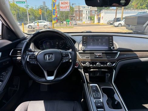 Used 2020 Honda Accord Touring image 7