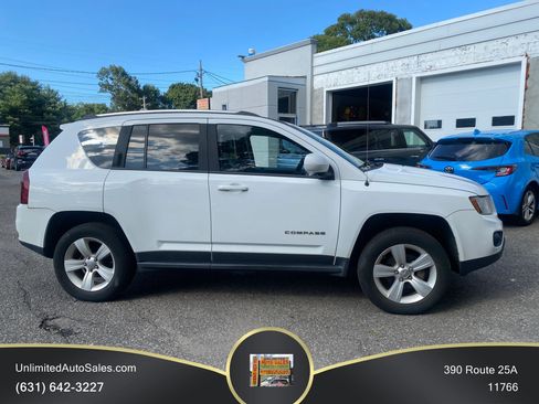 Used 2014 Jeep Compass Latitude AWD/4WD image 4